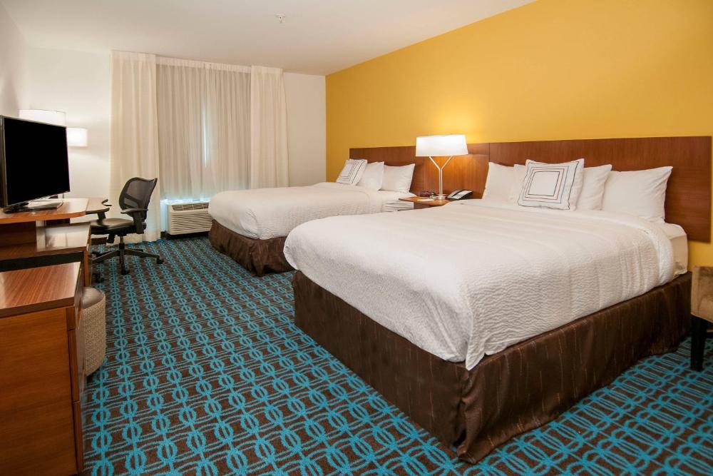 Queen Room with Two Queen Beds and Adapted Tub - Mobility and Hearing Accessible interior